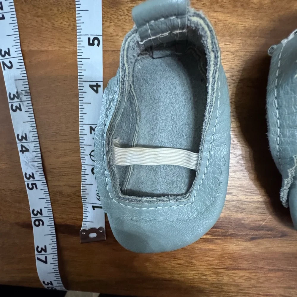 Feather & Filly Handcrafted Gray Leather Soft Sole Shoe Size 2 Infant Soft